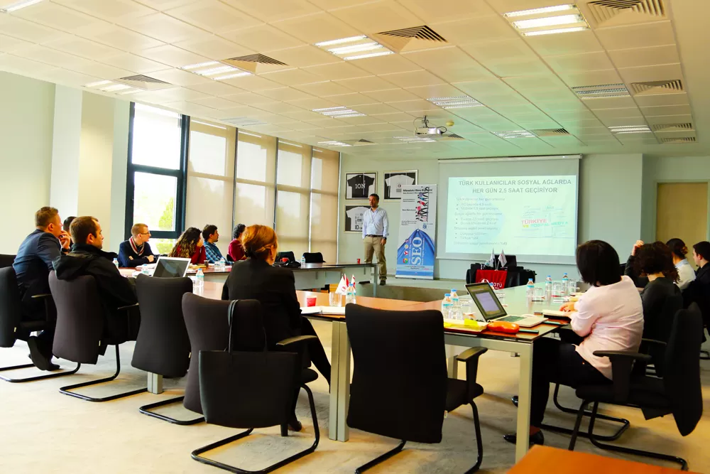 sosyal medyada ek gelir oluşturma ve reklam verme